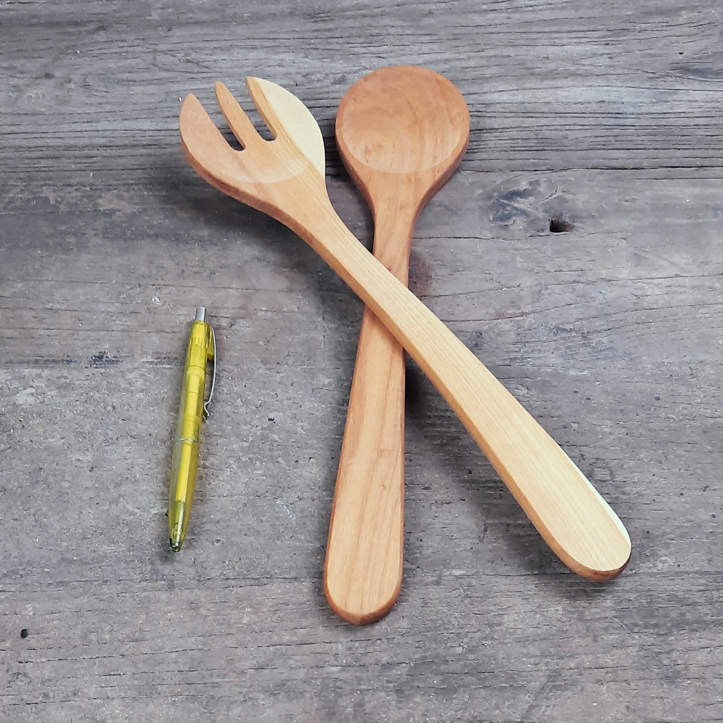 Salatbesteck, geölt aus Kirschholz 35 cm
