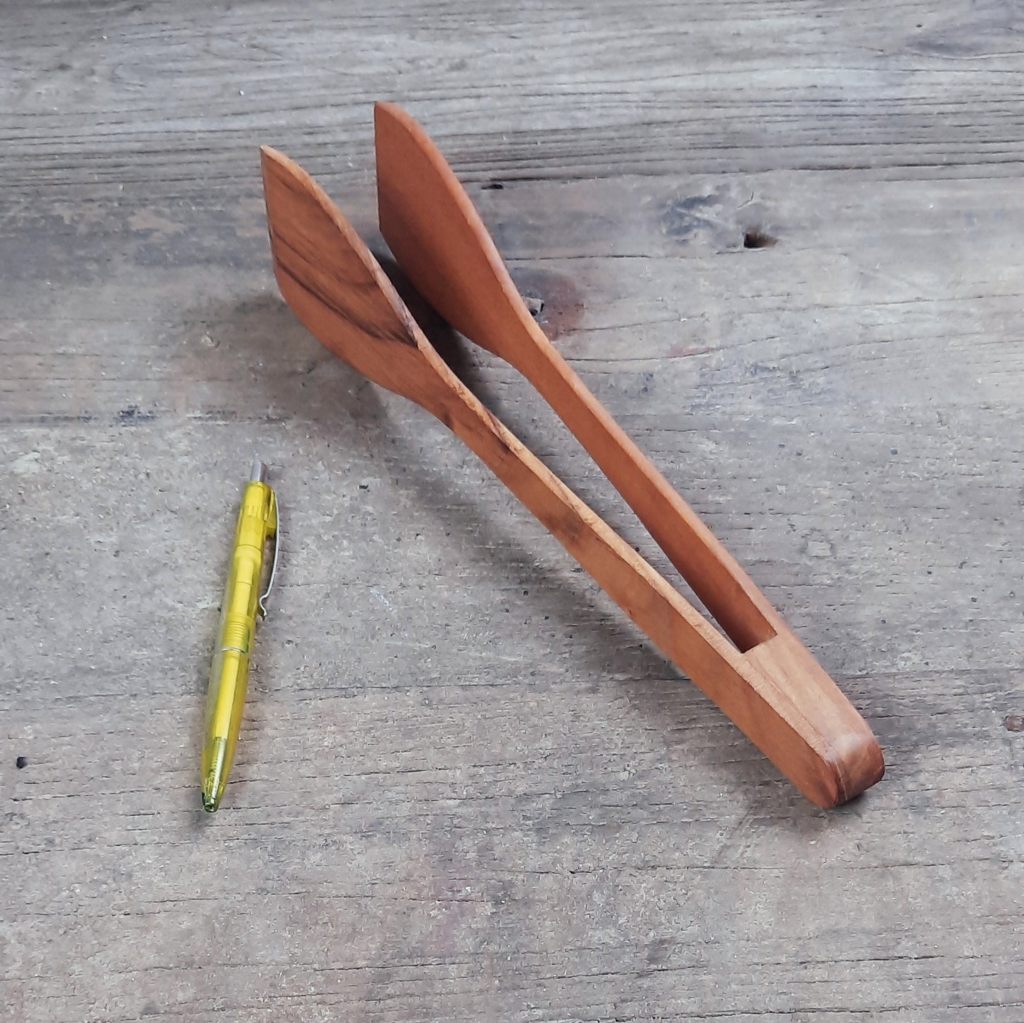 Salatzange, geölt aus Kirschholz 30 cm