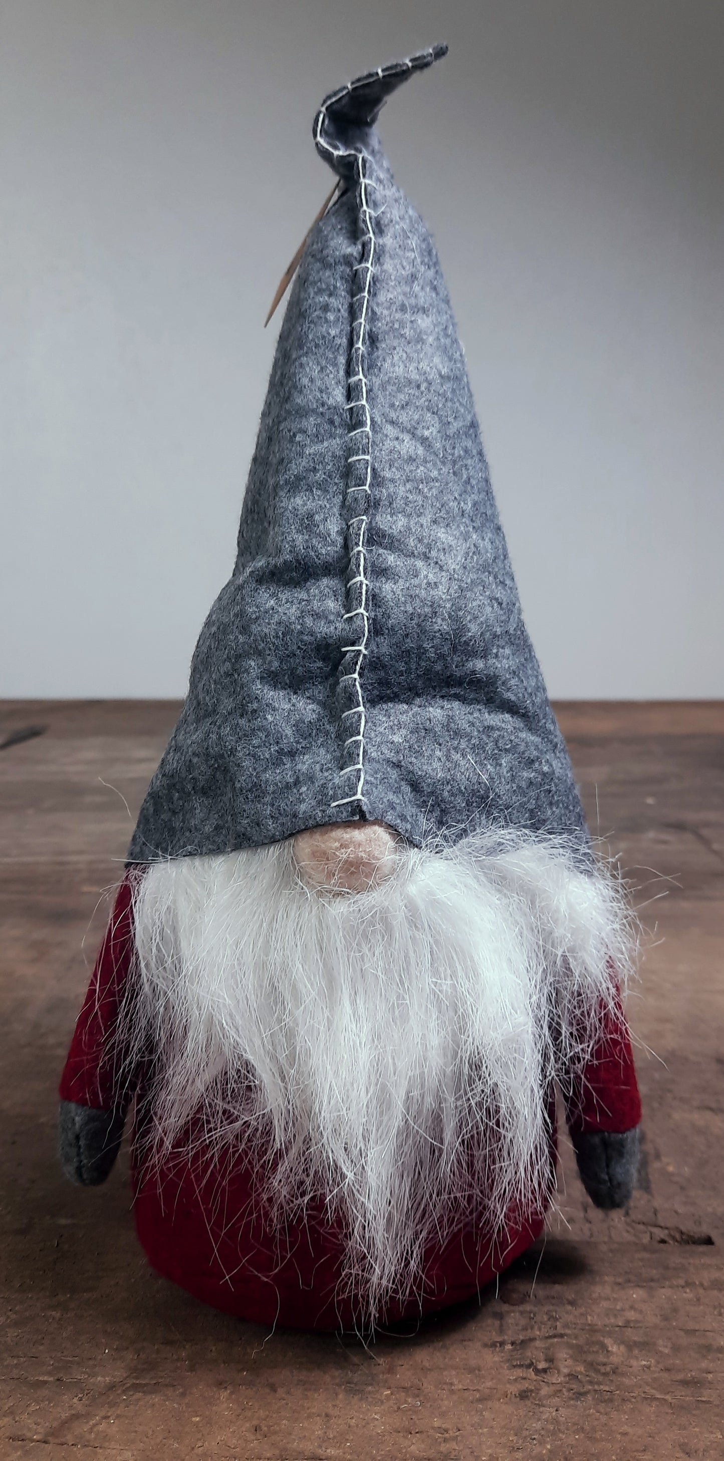 Kleiner Tomte in rot/grau
