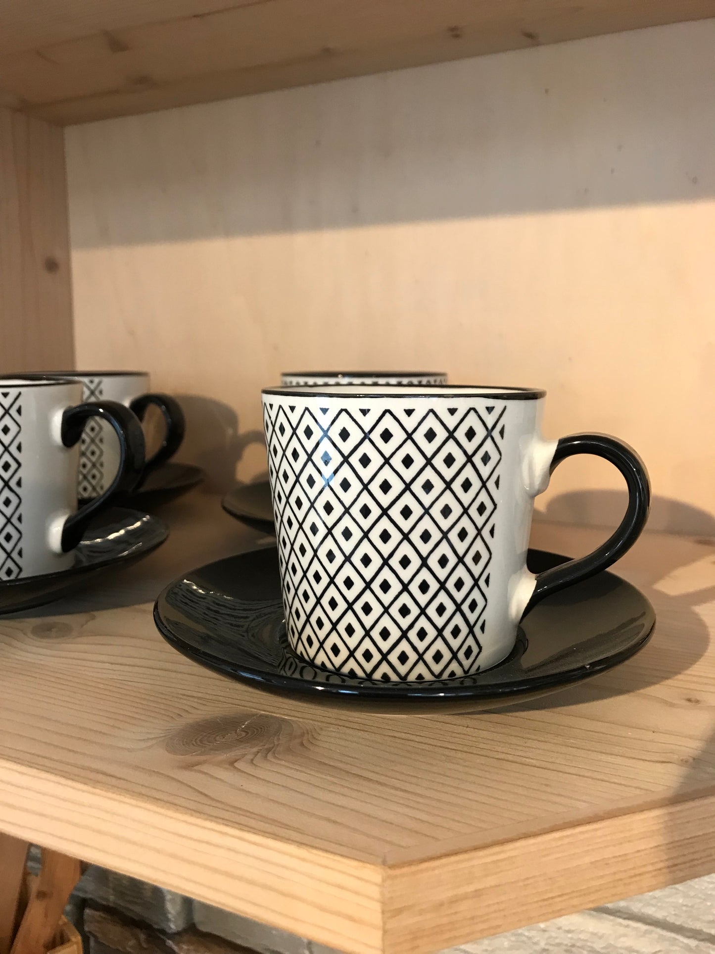 Tasse mit Untersetzer "Black & White"